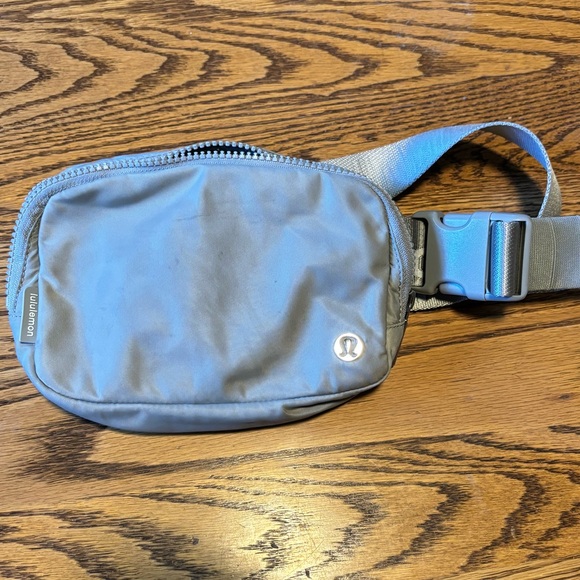 lululemon athletica Handbags - Lululemon Everywhere Belt Bag SILD/WHT One Size